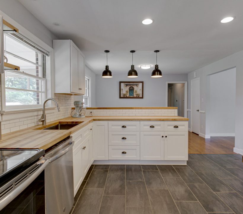 modern-farmhouse-kitchen_t20_G0GVGY